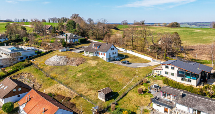 Villa de Maître de haut standing, grand jardin et vue panoramique image 1
