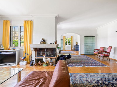 Dans un quartier résidentiel image 4