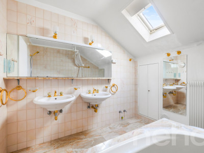 Dans un quartier résidentiel image 12