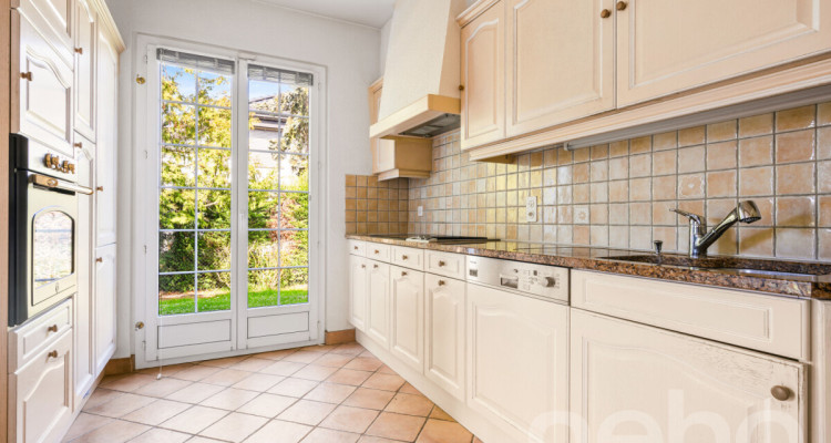 Dans un quartier résidentiel image 8