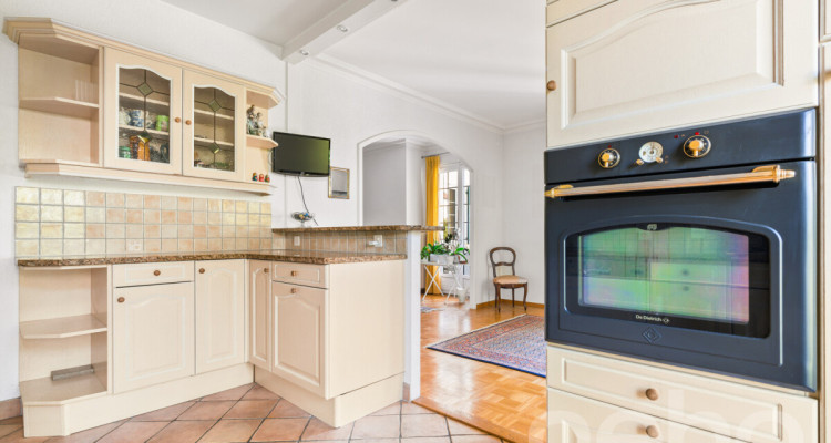 Dans un quartier résidentiel image 9