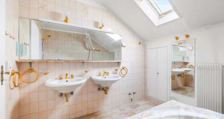 Dans un quartier résidentiel image 12