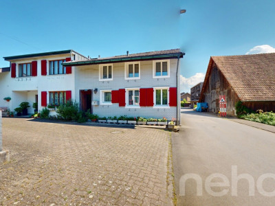 Familienfreundliches Haus mit grossem Grundstück und Ausbauoptionen image 1