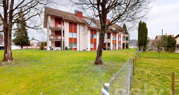 Grosszügige und charmante Dachwohnung an ruhiger Lage image 1