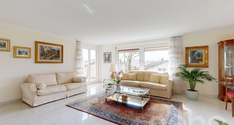 Grosszügige und charmante Dachwohnung an ruhiger Lage image 2