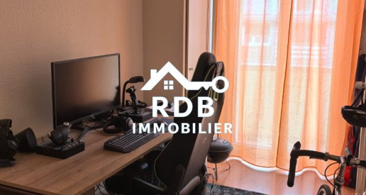 Appartement de 4,5 pièces au 8ème étage situé à Genève 1205 image 4