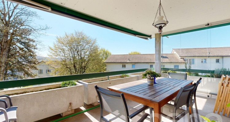 Zentrale 4.5-Zimmer-Wohnung mit Aussicht image 2