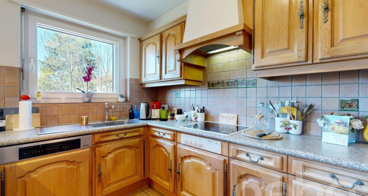 Zentrale 4.5-Zimmer-Wohnung mit Aussicht image 5