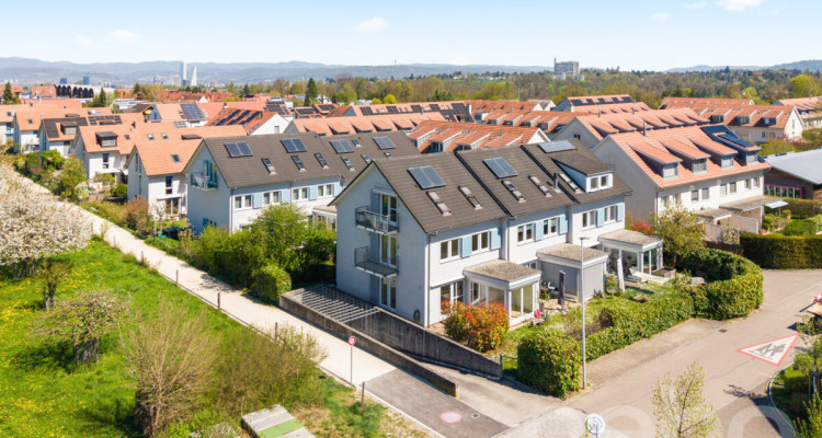 Charmantes Reiheneckhaus in ruhiger Lage von Oberwil image 1