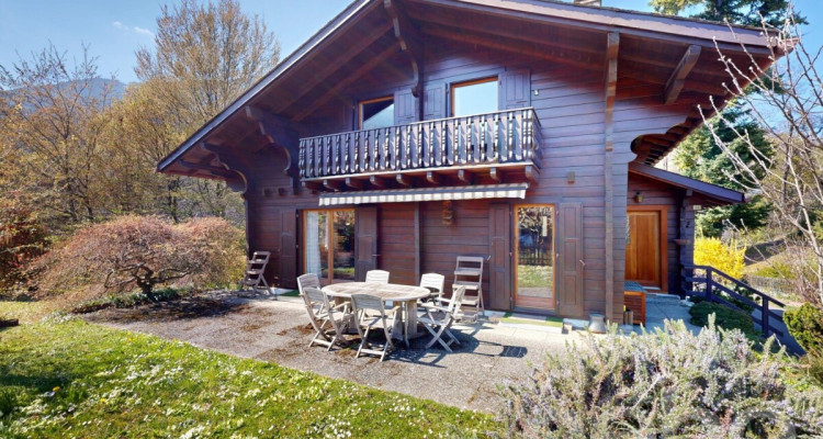 Exclusif: Charmant chalet de 4 chambres et grand jardin image 1