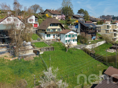 Zweifamilienhaus an Toplage mit grossem Grundstück und Weitsicht image 1