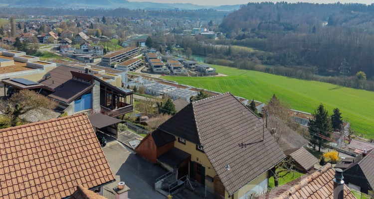 Zweifamilienhaus an Toplage mit grossem Grundstück und Weitsicht image 2