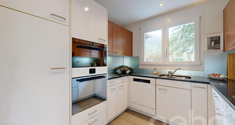 Lichtdurchflutetes Zuhause mit traumhaftem Garten image 3