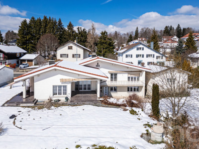 Somptueuse Maison Familiale : Volumes Généreux et Grand Terrain image 12