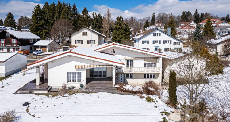 Somptueuse Maison Familiale : Volumes Généreux et Grand Terrain image 12
