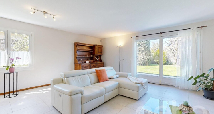 Confort et espace : maison jumelle 5.5 pièces avec jardin à Gland image 2