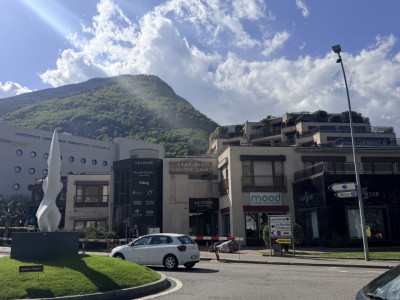 Local au centre-ville image 2