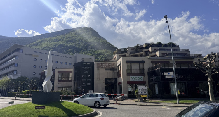 Local au centre-ville image 2