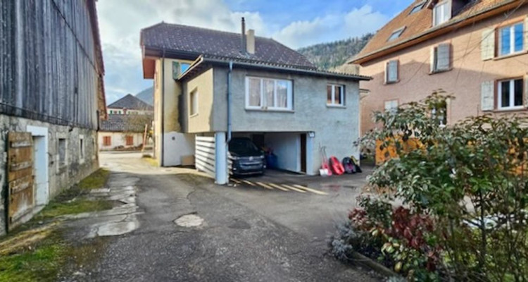 Authentique maison villageoise, Charme et volumes à Boveresse image 3