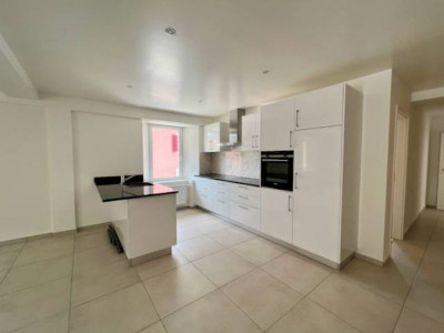 Appartement B - 2,5 pièces, avec balcon - Cadre agréable à Couvet image 2