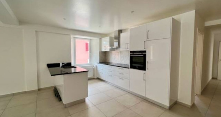 Appartement B - 2,5 pièces, avec balcon - Cadre agréable à Couvet image 2