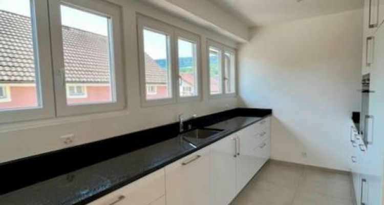 Appartement D - 2,5 pièces avec balcon et mezzanine - Cadre agréable à Couvet image 4