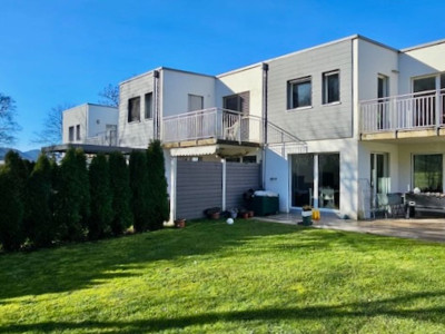  Villa  contigüe située dans un agréable quartier prisé de Fleurier image 1