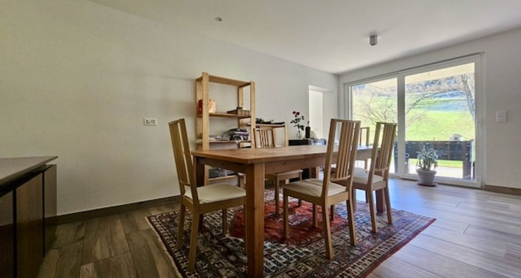  Villa  contigüe située dans un agréable quartier prisé de Fleurier image 5