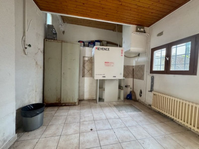En exclusivité: Atelier et ou habitation!198 m² à rénover avec terrasse de 45 m²  image 2