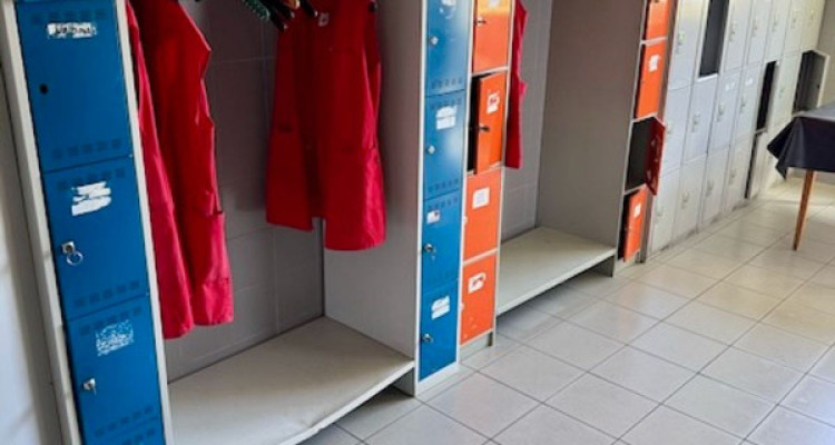 À louer - Local industriel 300 à 400 m² avec quais de chargement - Val-de-Travers image 5