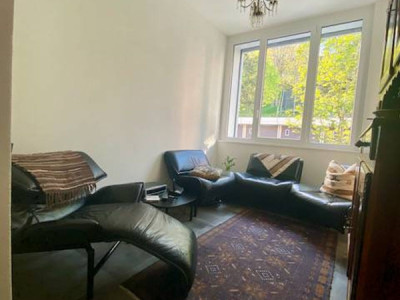 Bel appartement 2 pièces loué,avec réduit et place de parc image 1