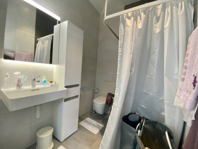 Bel appartement 2 pièces loué,avec réduit et place de parc image 5