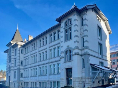   Faites une offre pour ce très bel Immeuble mixte, avec 14 garages et 18 places de parc image 1