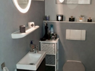 Maison mitoyenne avec deux logements, possibilités activité indépendante, location.. image 9