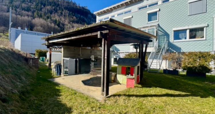 Maison mitoyenne avec deux logements, possibilités activité indépendante, location.. image 1