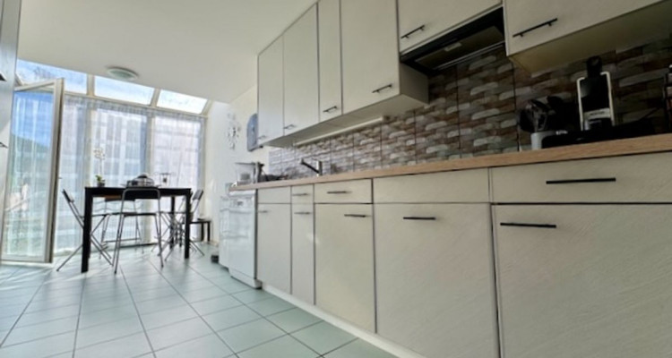 Maison mitoyenne avec deux logements, possibilités activité indépendante, location.. image 8