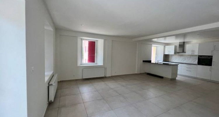 Immeuble rénové, 3 lots sur 5 loués, 4 appartements et un local commercial image 3