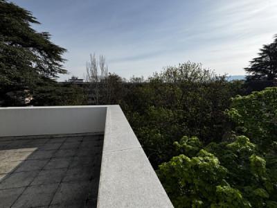 OFF-MARKET Rare attique à Champel 70m2 habitables et 70m2 de terrasse à rénover image 3