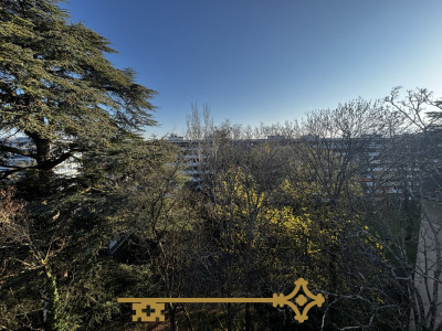 OFF-MARKET Rare attique à Champel 70m2 habitables et 70m2 de terrasse à rénover image 3