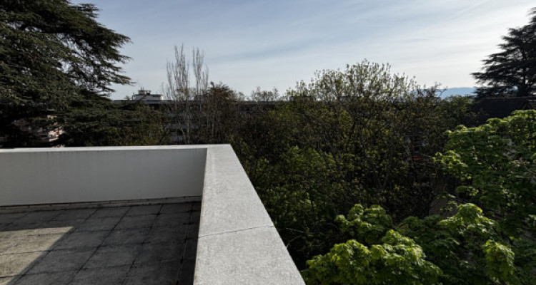 OFF-MARKET Rare attique à Champel 70m2 habitables et 70m2 de terrasse à rénover image 3