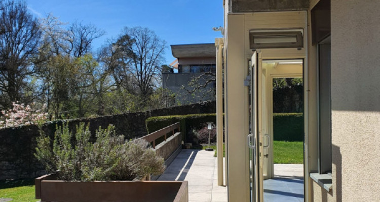 Havre de paix avec vue panoramique et jardin privé à Evilard image 2