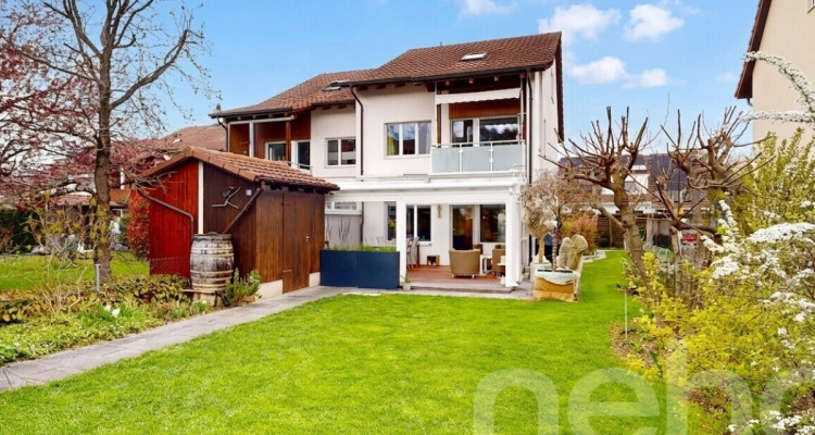 Familienhaus mit Garten, viel Platz & Top-Aussenbereich image 1