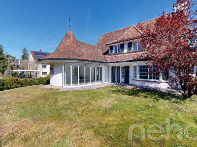 Exklusives 6.5-Zimmer Landhaus an begehrter Lage image 1