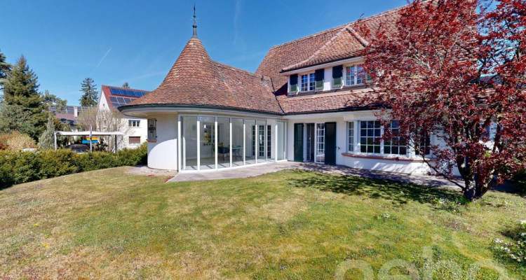 Exklusives 6.5-Zimmer Landhaus an begehrter Lage image 1