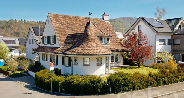 Exklusives 6.5-Zimmer Landhaus an begehrter Lage image 1