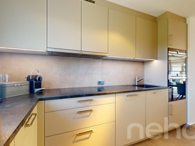 Spacieux duplex en attique ? Volume et confort contemporain image 5