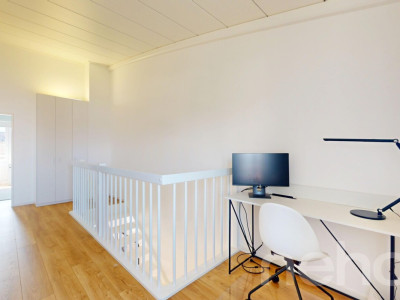 Spacieux duplex en attique ? Volume et confort contemporain image 7