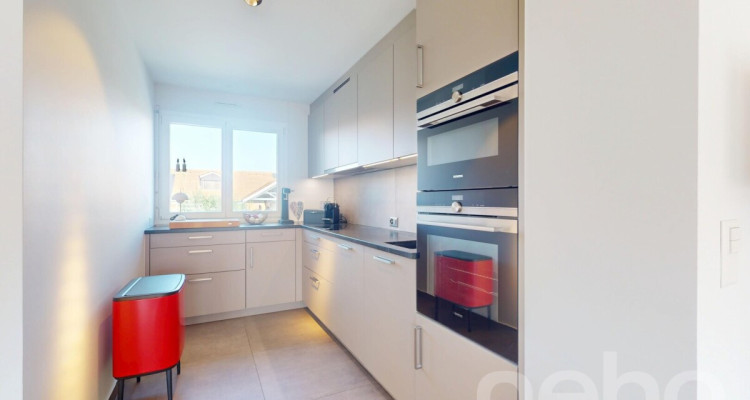 Spacieux duplex en attique ? Volume et confort contemporain image 4