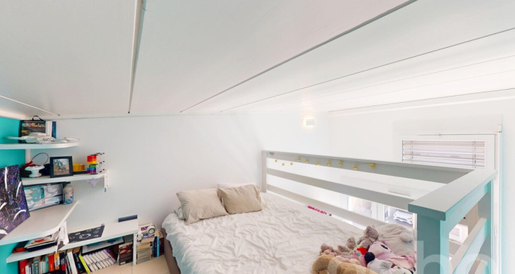 Spacieux duplex en attique ? Volume et confort contemporain image 9