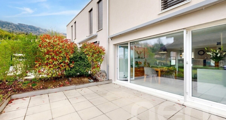 Maison mitoyenne excavée avec jardin privatif et vue sur le lac ! image 1